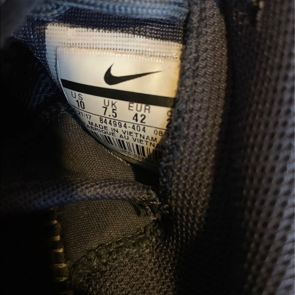 Women's Navy Blue Nike Roche - US Size 10